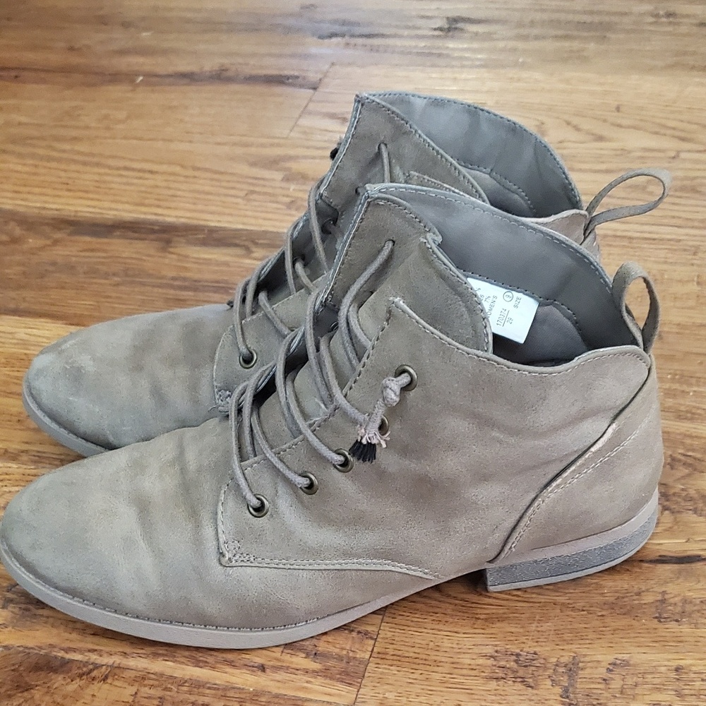 American eagle booties size 9